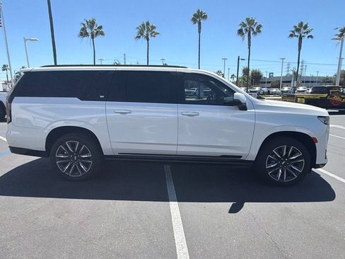 Used 2022 Cadillac Escalade ESV Sport w/ Touring Package AWD/4WD image 3
