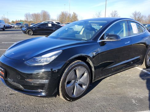 Used 2019 Tesla Model 3 Standard Range image 12