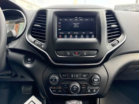 Used 2021 Jeep Cherokee Latitude Lux w/ Mopar Interior Package AWD/4WD image 14