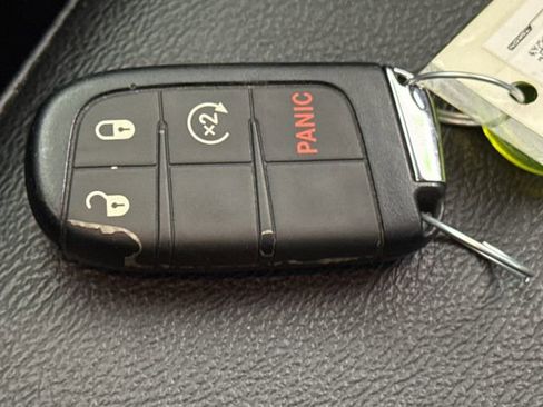 Used 2025 Jeep Compass Limited image 40