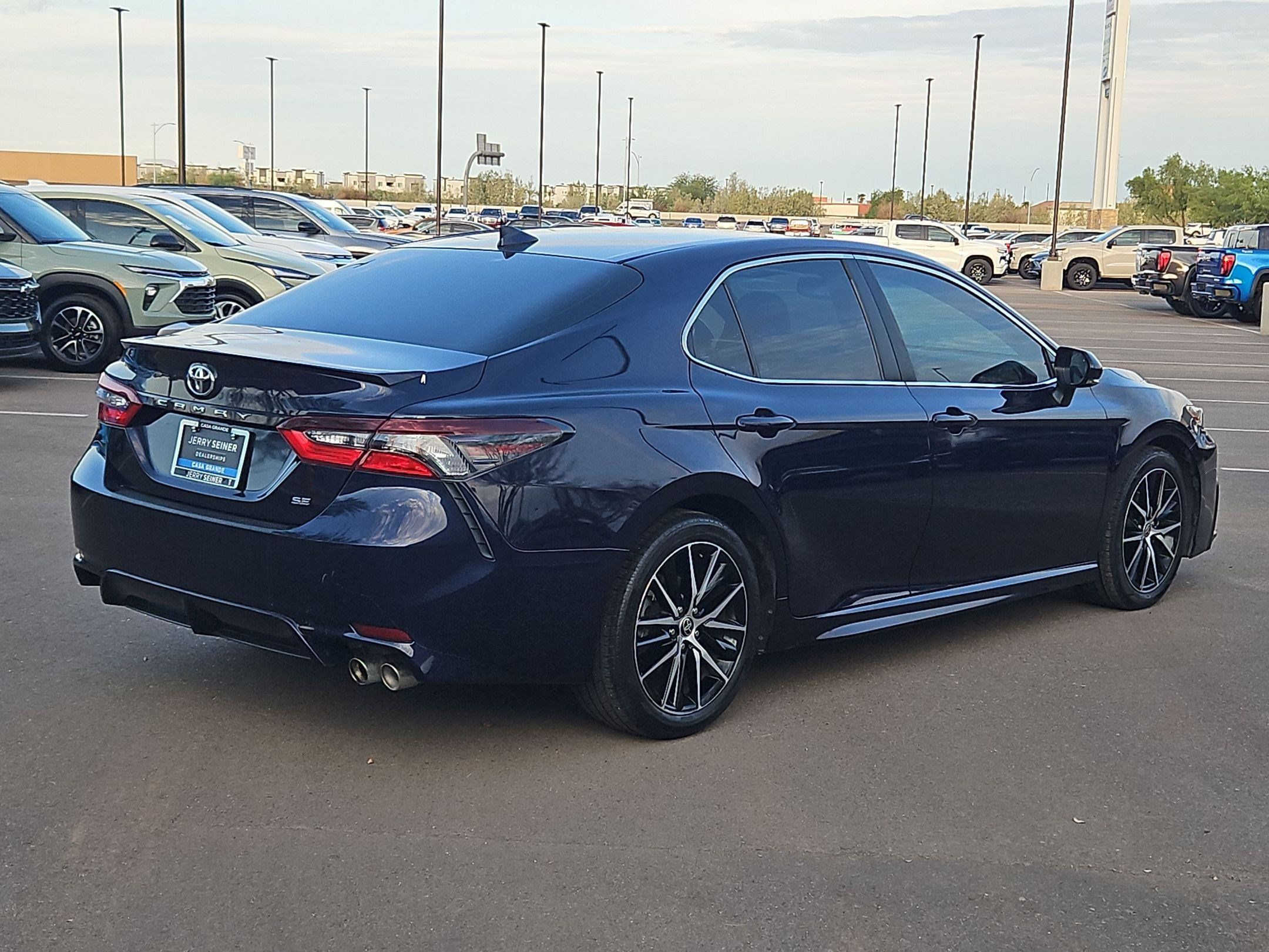 Used 2021 Toyota Camry SE FWD image 5