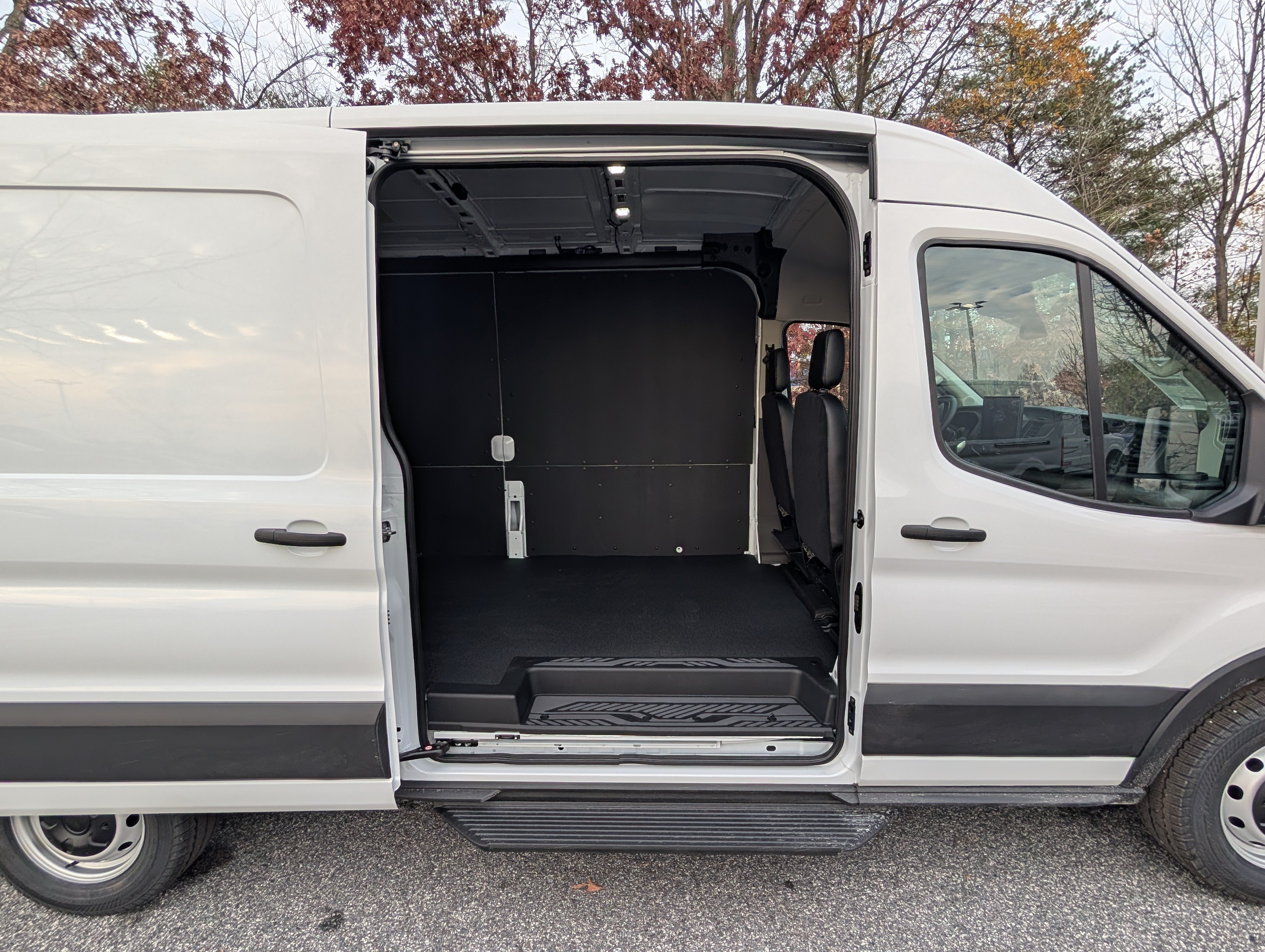 New 2026 Ford Transit 250 148 Medium Roof w/ Load Area Protection Package RWD image 7