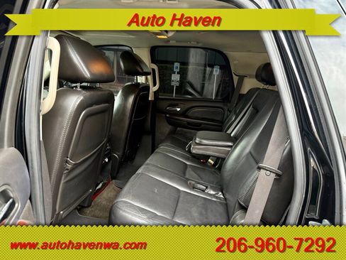 Used 2007 Cadillac Escalade AWD w/ Information Package image 10