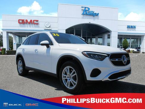 Used 2025 Mercedes-Benz GLC 300 image 1