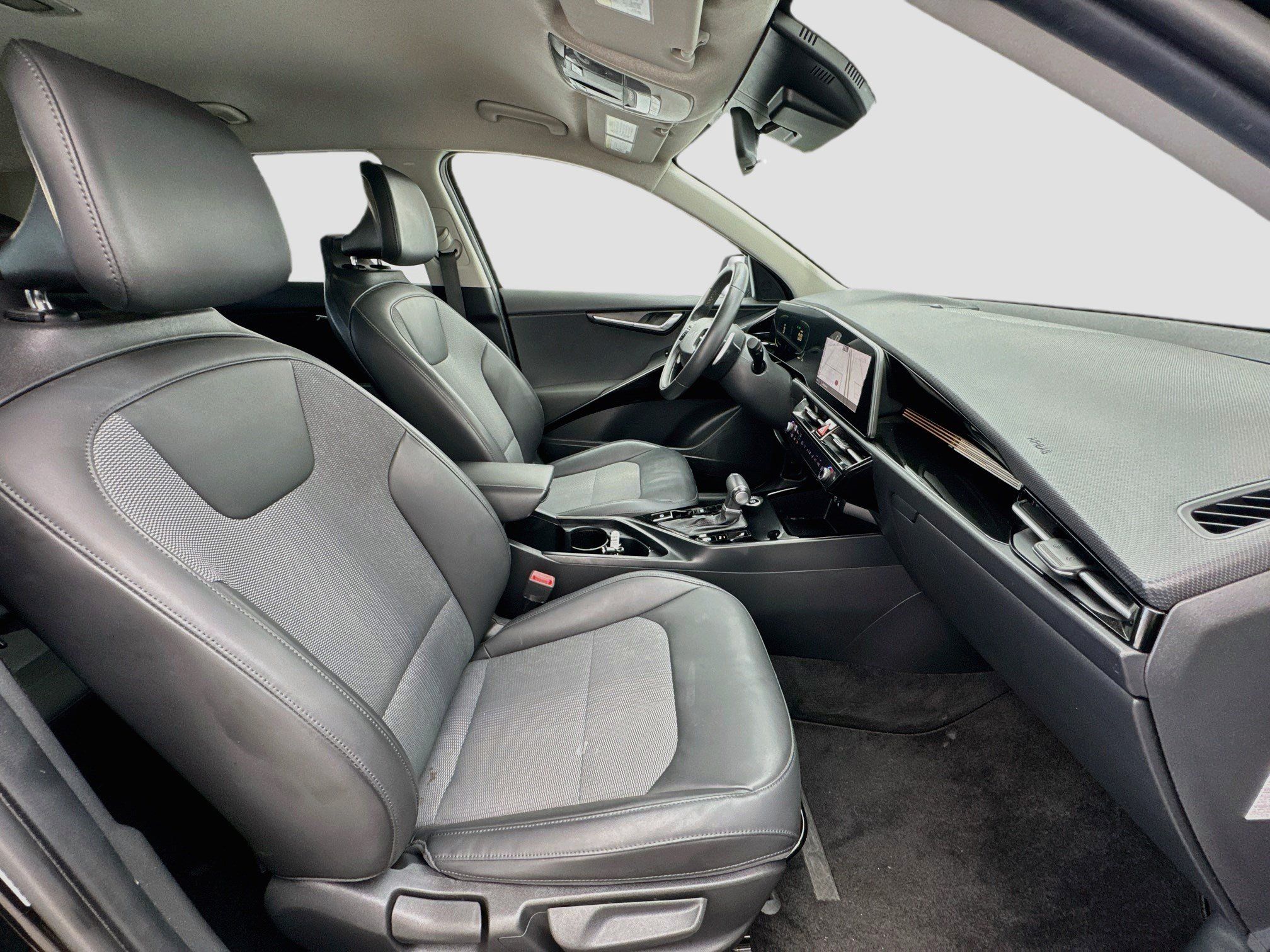 Used 2023 Kia Niro EX FWD image 19