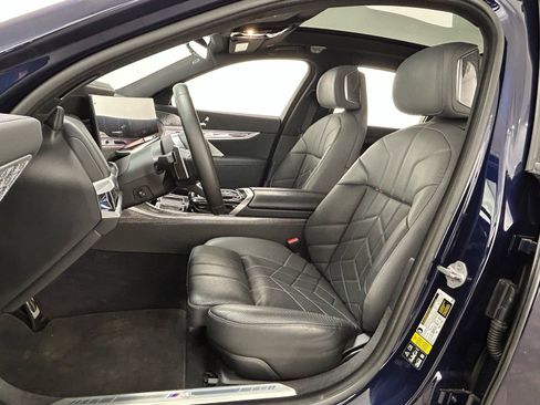 Used 2023 BMW 760i xDrive AWD/4WD image 27