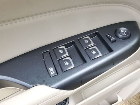 Used 2015 Cadillac SRX Luxury w/ Driver Awareness Package image 16