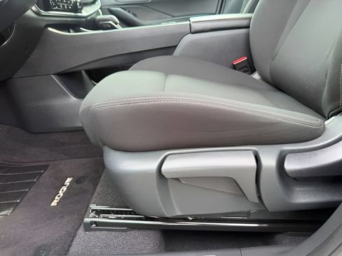Used 2024 Nissan Rogue S AWD/4WD image 10