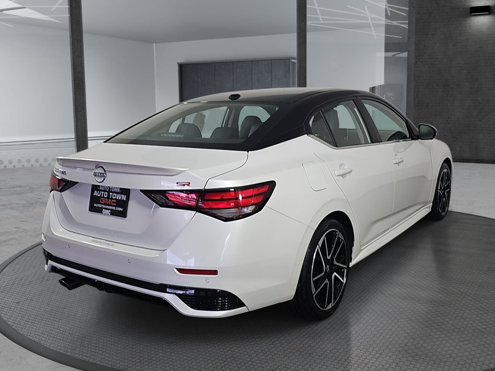 Used 2025 Nissan Sentra SR w/ SR Premium Package FWD image 5