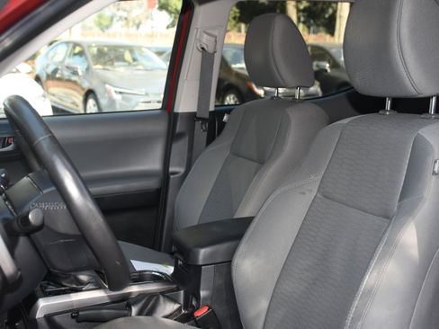 Used 2017 Toyota Tacoma TRD Sport image 11