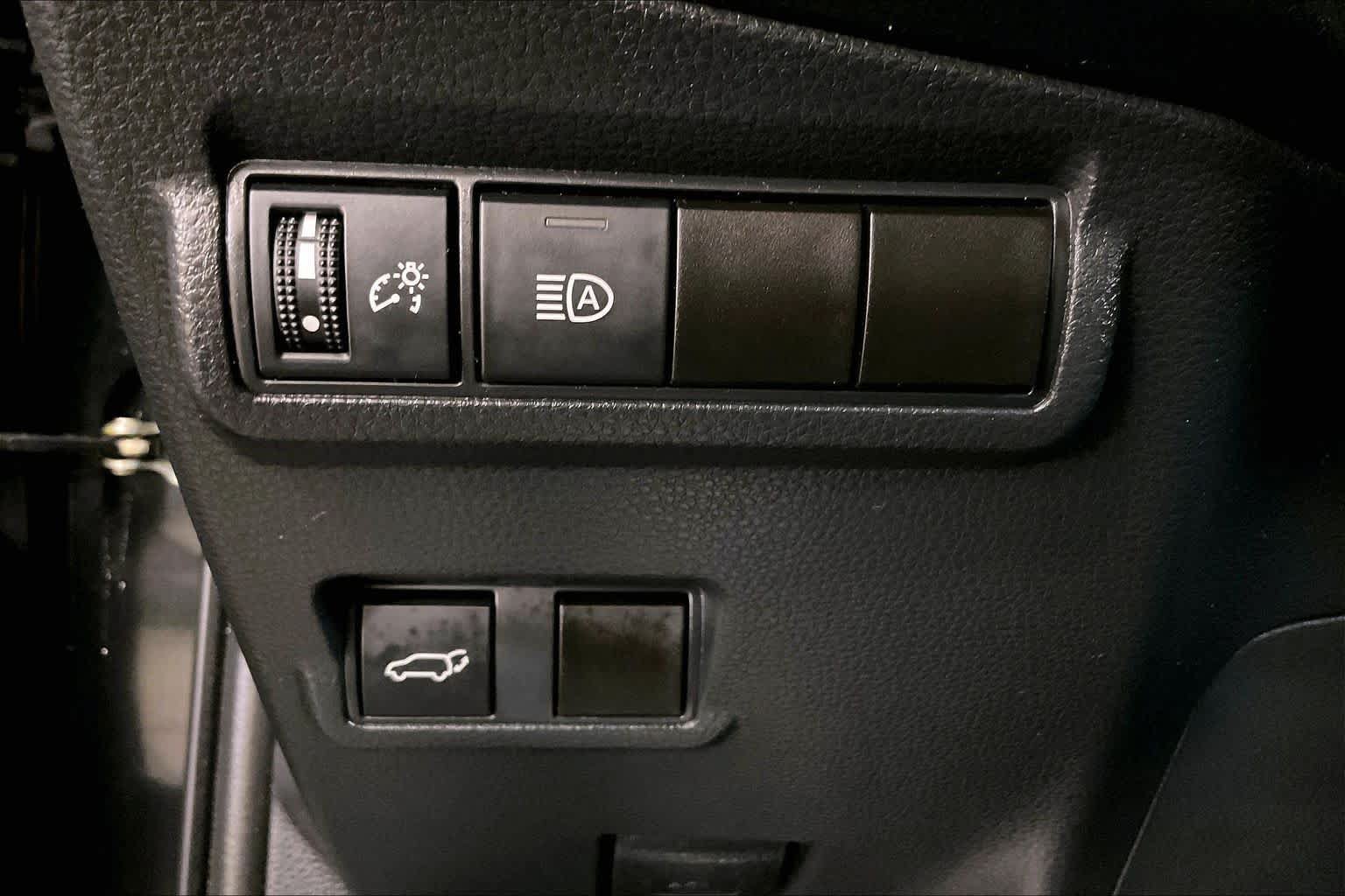 Used 2022 Toyota Corolla Cross XLE w/ Convenience Package AWD/4WD image 34