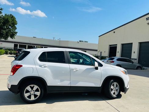 Used 2020 Chevrolet Trax LS w/ Tint and Cruise Package FWD image 11