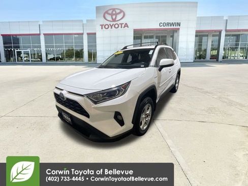 Used 2019 Toyota RAV4 XLE image 4