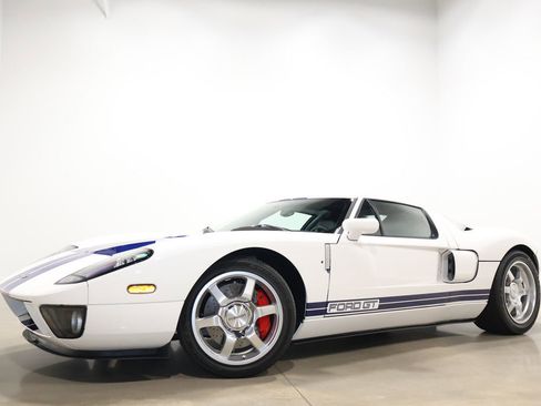 Used 2005 Ford GT image 2