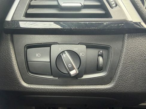 Used 2018 BMW 320i xDrive Sedan w/ Convenience Package image 17