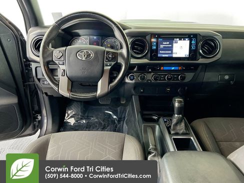 Used 2017 Toyota Tacoma TRD Off-Road AWD/4WD image 22