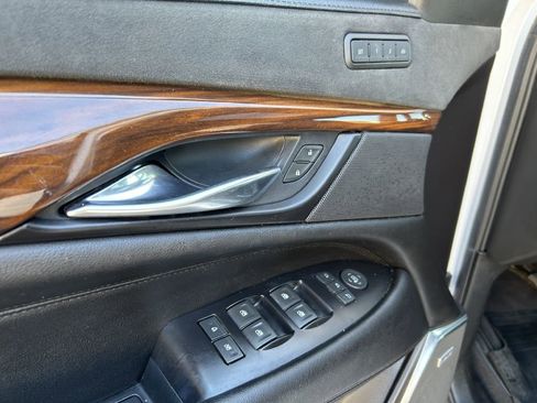 Used 2020 Cadillac Escalade Luxury image 11