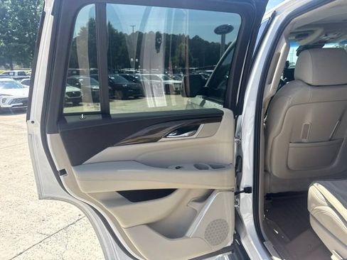 Used 2019 Cadillac Escalade Luxury AWD/4WD image 34