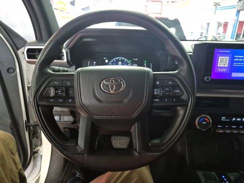 Used 2025 Toyota Tacoma SR5 AWD/4WD image 7