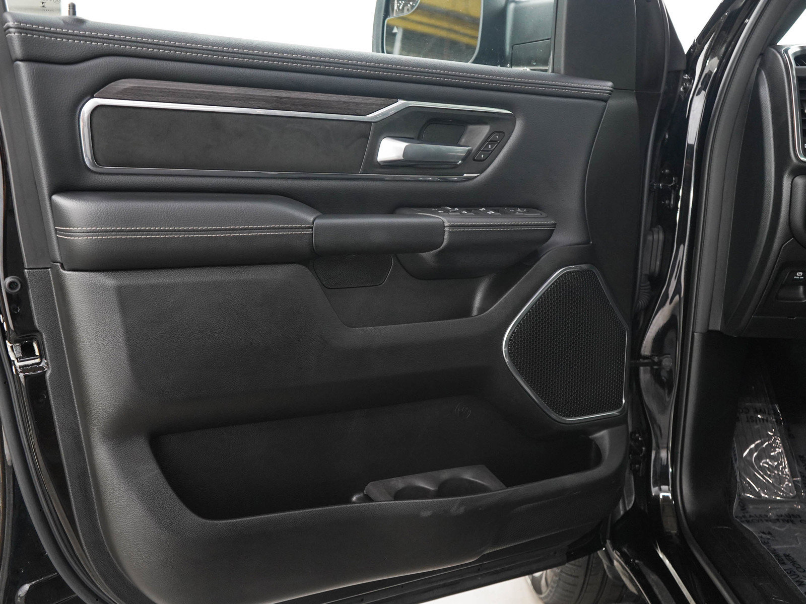 Used 2026 RAM 1500 Laramie w/ Night Edition AWD/4WD image 17