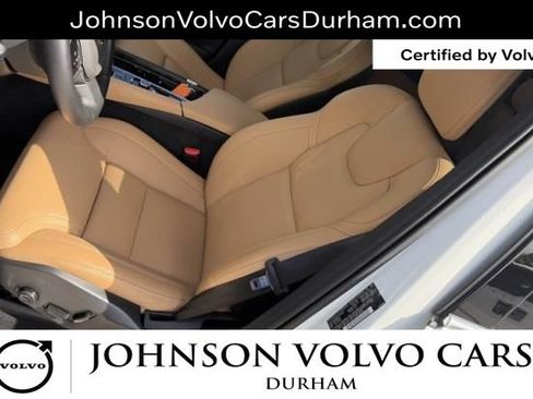 Used 2025 Volvo XC90 B5 Ultra w/ Protection Package Premier AWD/4WD image 9