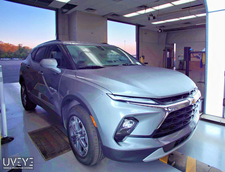 Used 2025 Chevrolet Blazer LT w/ Convenience Package FWD image 3