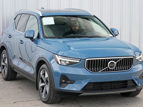 Used 2023 Volvo XC40 B5 Ultimate image 55