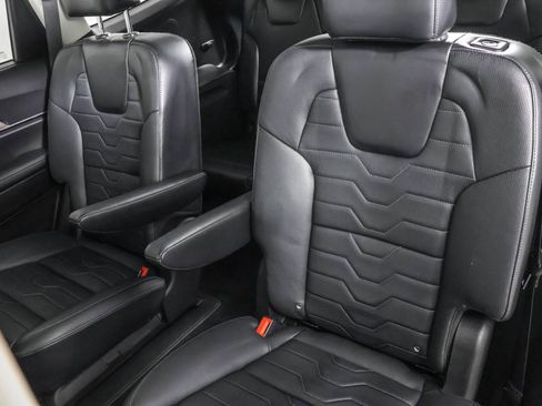 Used 2022 Kia Telluride SX w/ SX Prestige Package image 40