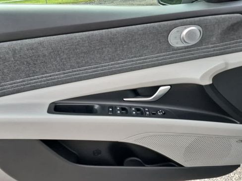 Used 2023 Hyundai Elantra Limited FWD image 11