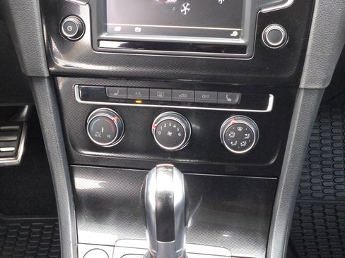 Used 2017 Volkswagen GTI SE image 18