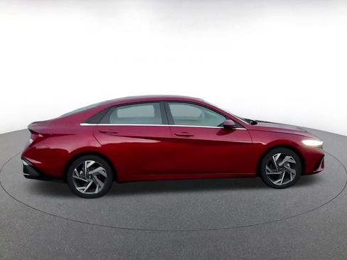 Used 2025 Hyundai Elantra SEL image 14