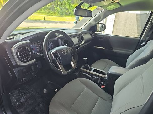 Used 2016 Toyota Tacoma SR5 w/ SR5 Appearance Package (SN) AWD/4WD image 36