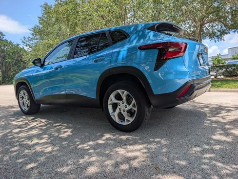 Used 2025 Chevrolet Trax LS w/ LS Convenience Package FWD image 6