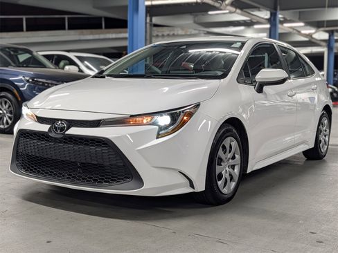Used 2021 Toyota Corolla LE image 10