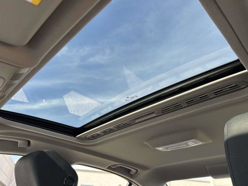 Used 2015 BMW 320i xDrive Sedan AWD/4WD image 11