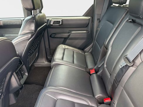 Used 2025 Ford Bronco Badlands AWD/4WD image 14