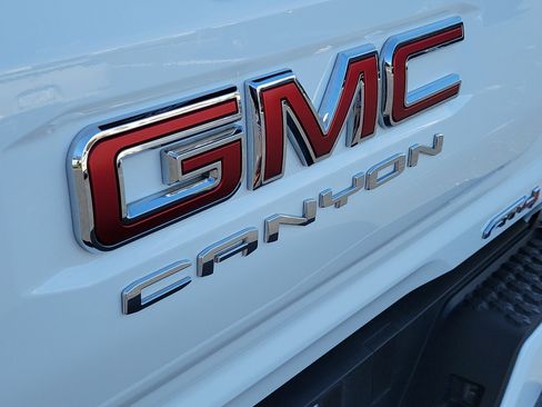 Used 2024 GMC Canyon AT4 w/ AT4 Premium Package AWD/4WD image 5