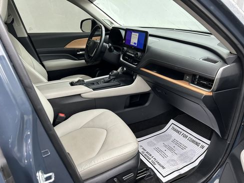 Used 2024 Toyota Grand Highlander Limited image 17