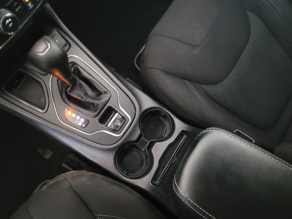 Used 2019 Jeep Cherokee Latitude w/ Popular Appearance Group FWD image 26