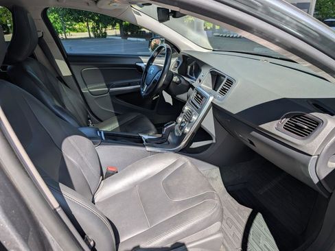 Used 2018 Volvo V60 T5 Cross Country w/ Convenience Package image 16