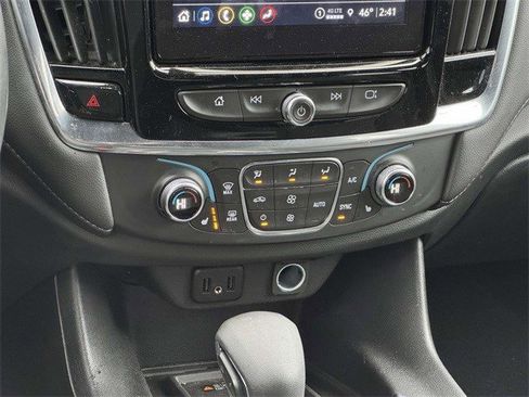 Used 2022 Chevrolet Traverse LT image 19