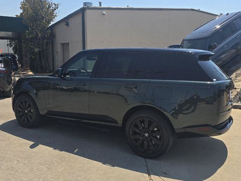 Used 2025 Land Rover Range Rover SE AWD/4WD image 2