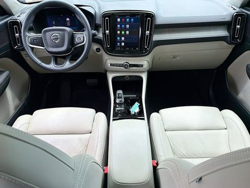 Used 2023 Volvo XC40 B5 Plus AWD/4WD image 32