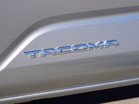 Used 2025 Toyota Tacoma SR5 image 9