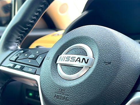 Used 2020 Nissan Sentra SV w/ SV Premium Package image 31