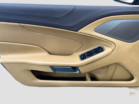 Used 2017 Aston Martin Vanquish Volante image 22