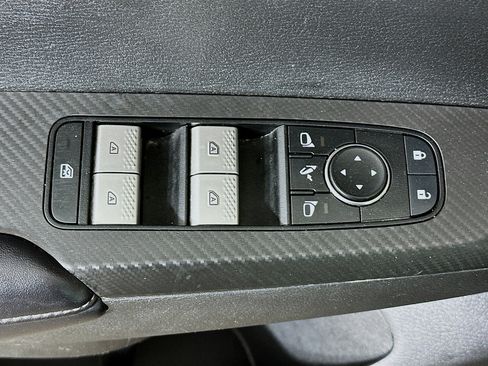 Used 2023 Mitsubishi Outlander SE image 15