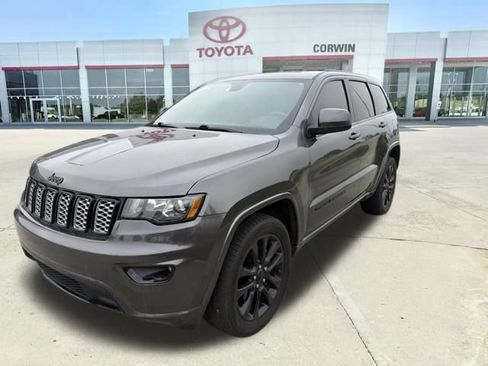Used 2019 Jeep Grand Cherokee Altitude AWD/4WD image 40