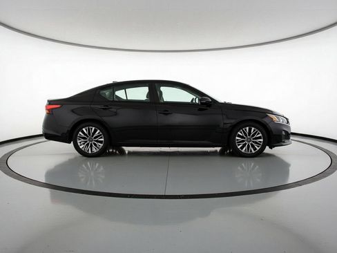 Used 2025 Nissan Altima 2.5 SV image 11