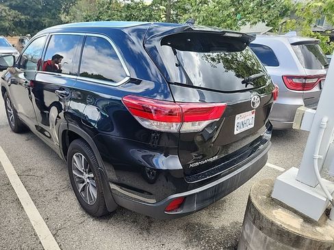 Used 2018 Toyota Highlander XLE w/ Carpet Mat Package (TMS) image 2